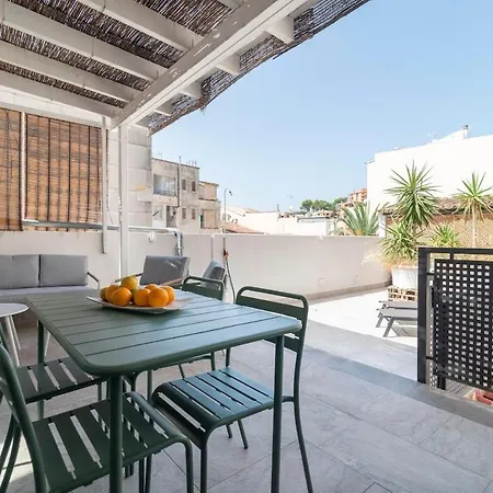 Spacious, Right On The Beach, Large Terrace Apartment *